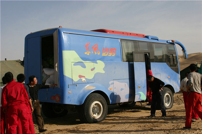 6700mm Länge 4x4 Wüstenbus Offroad Awd 14 Sitzpassagierbus für Afrika Euro 3 Emissionsstandard