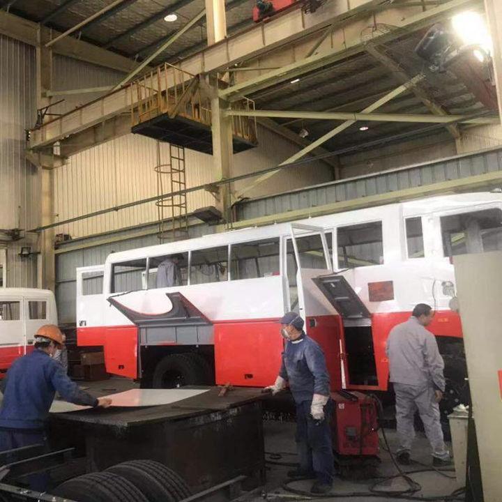 EURO 3 Diesel 4x4 Geländebus mit 4890 kg Nennlastmasse und 6700 ml Entladekapazität