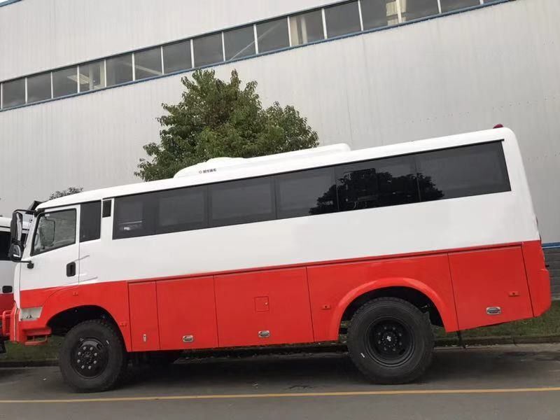 30 Sitzplätze 4X4 4WD Mittelgroßer Bus Dual Circuit Vollluftbremse und A/C Dongfeng EQ6750ZT