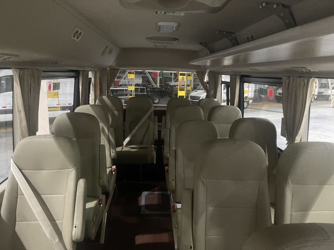 2024 Brandneuer LHD Mini 30-Sitzer Bus mit 4L Motor